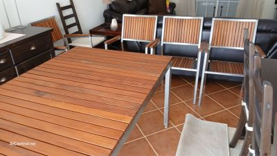 Garden table with 4 chairs. New price was €1890 - Offer ?
Extendable garden table in stainless steel and teak with 4 chairs. New price was €1890
