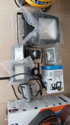 6x LED headlights, some automatic
