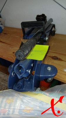 €15 - Hydraulic jack
€15 - Hydraulic jack
