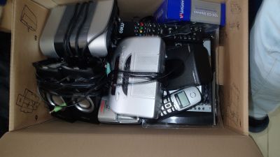 Box with phones / electronic. - Offer ?

