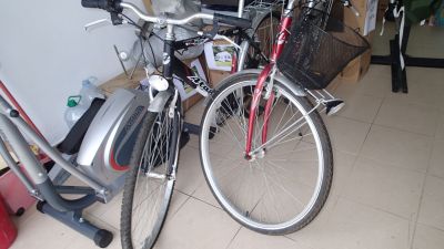 A ladies' and a men's bike, like new - Offer ?
